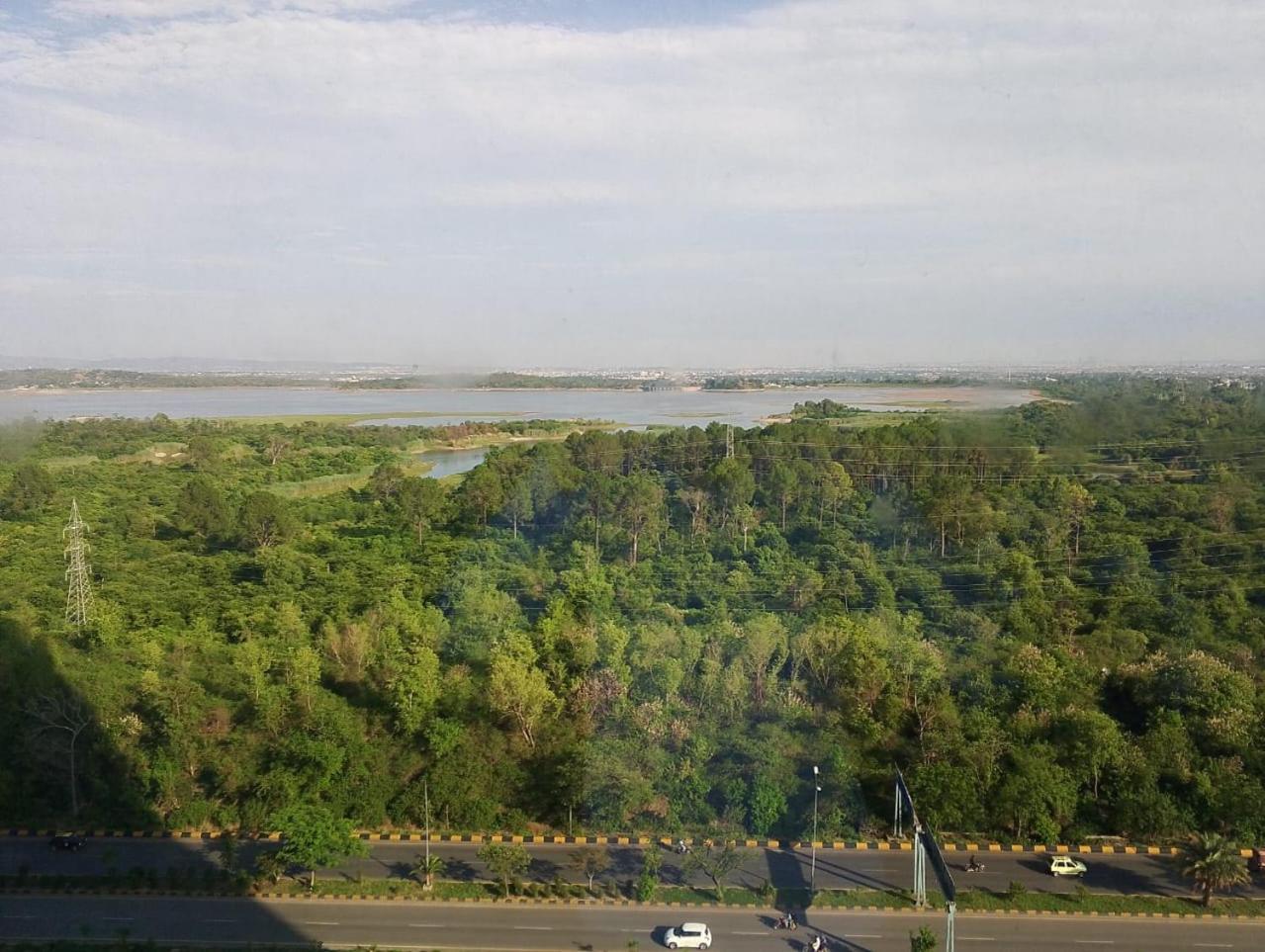 One Constitution Avenue By Goldfinch Aparthotel Islamabad Bagian luar foto